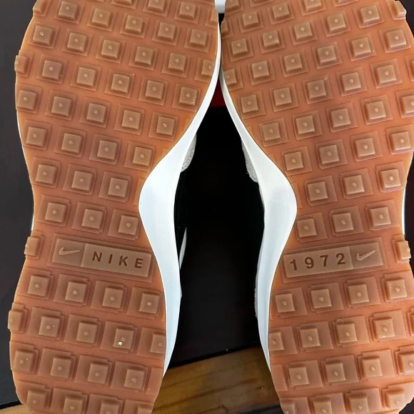 Nike White and Black Athletic Shoes BRAND NEW - Picture 11 of 12